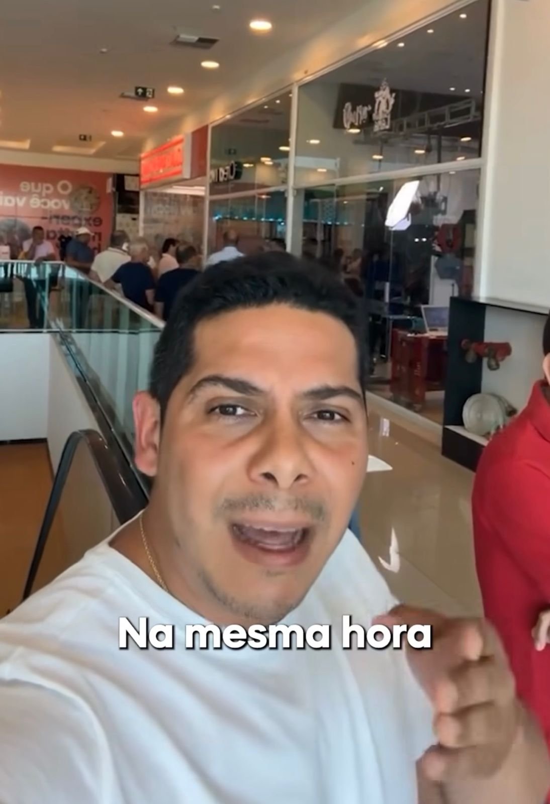 Candidato ou Ator? A grande cena de Paulinho na porta do Podcast “Sai da Lama”