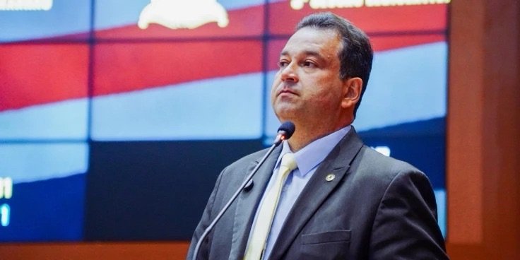 Adelmo desnuda incoerências do PCdoB e provoca reação exaltada na Assembleia Legislativa