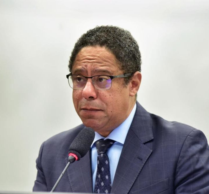 Apequenados, dinistas celebram apoio do próprio partido