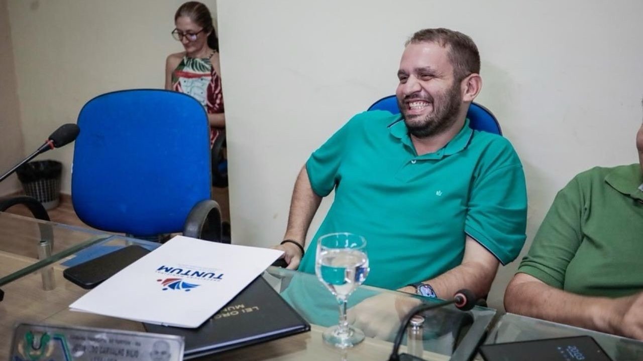 Empréstimo milionário e abandono dos servidores: enfermeiros não recebem piso e professores levam golpe do Imposto de Renda