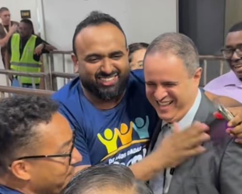 Popularidade em alta: Edivaldo Holanda Jr. é tietado em São Luís.