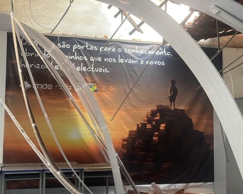 Gravíssimo! Telhado de escola municipal desaba em São Luís e escancara negligência da gestão Braide