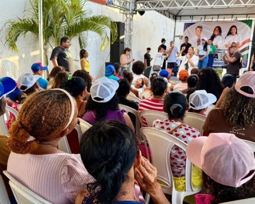 Daniella é recebida por milhares de populares durante ato político no Araçagy, em São José de Ribamar