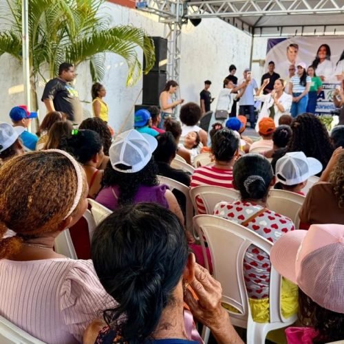 Daniella é recebida por milhares de populares durante ato político no Araçagy, em São José de Ribamar