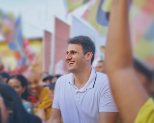 Em ritmo acelerado, Orleans Brandão amplia força política e eleva debate na corrida estadual