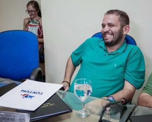 Empréstimo milionário e abandono dos servidores: enfermeiros não recebem piso e professores levam golpe do Imposto de Renda