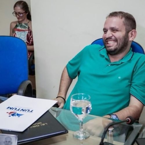 Empréstimo milionário e abandono dos servidores: enfermeiros não recebem piso e professores levam golpe do Imposto de Renda