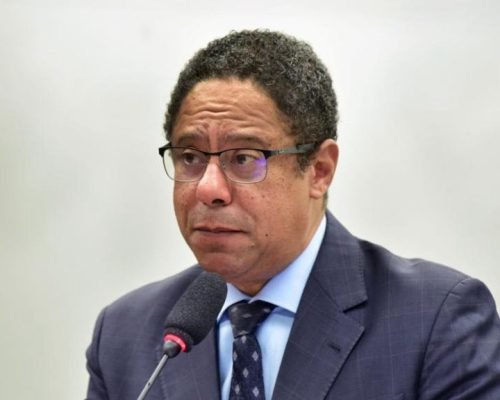 Apequenados, dinistas celebram apoio do próprio partido