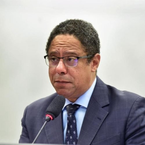 Apequenados, dinistas celebram apoio do próprio partido